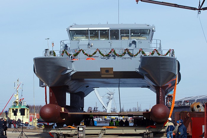 Chiếc catamaran đầu tiên mang tên P-05 Skrunda được xây dựng ở Đức đã gia nhập Hải quân Latvia vào ngày 18 Tháng 4 năm 2011.